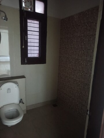 Bathroom in 3 BHK Builder Floor at Unitech South City II, Sector 50 – for Rent