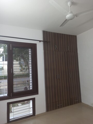 Room in 3 BHK Builder Floor at Unitech South City II, Sector 50 – for Rent