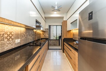 Kitchen in 2.5 BHK Apartment at Oberoi Realty Splendor, Jogeshwari East – for Rent
