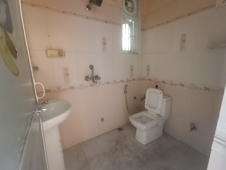 Bathroom, exhibition road 3 Bedroom 1585 Sq.Ft. Apartment In Exhibition Road Patna 8232518