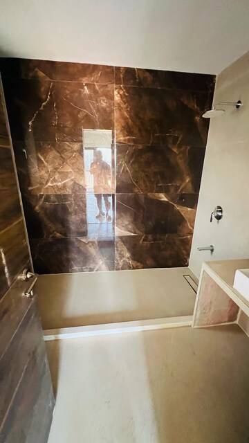 Furnished Amenities in 4 BHK Apartment at 5th Avenue, Chembur – for Sale