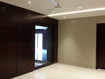 Room in 3 BHK Apartment at Oberoi Realty Exquisite, Goregaon East – for Rent