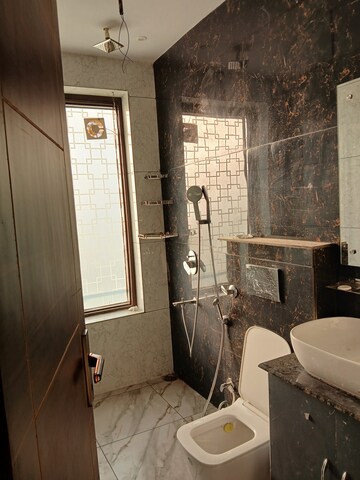 Attached Bathroom in 3 BHK Builder Floor at Sector 14 – for Rent