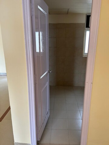 Building Lobby in 3 BHK Apartment at Orchid Petals, Sector 49 – for Rent