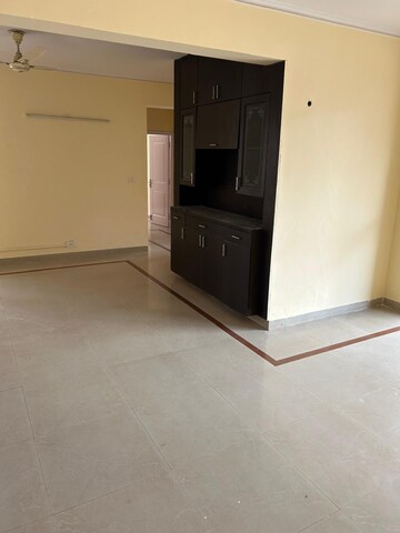 Room in 3 BHK Apartment at Orchid Petals, Sector 49 – for Rent