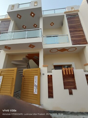 Master Bedroom in 3 BHK Independent House at Jankipuram Extension – for Sale