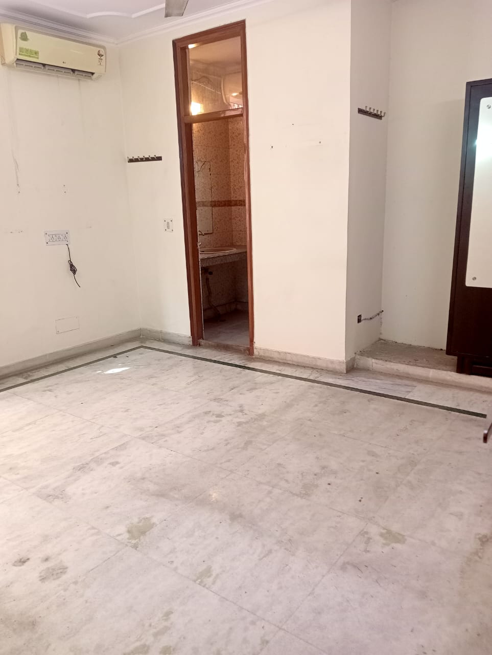 2 BHK Builder Floor For Sale in Lajpat Nagar II