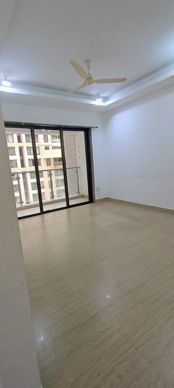 Room in 2 BHK Apartment at HDIL Metropolis Residences, Andheri West – for Rent