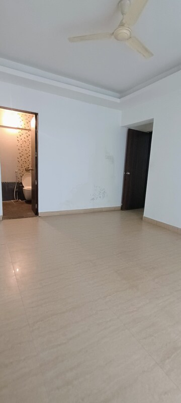 Room in 2 BHK Apartment at HDIL Metropolis Residences, Andheri West – for Rent