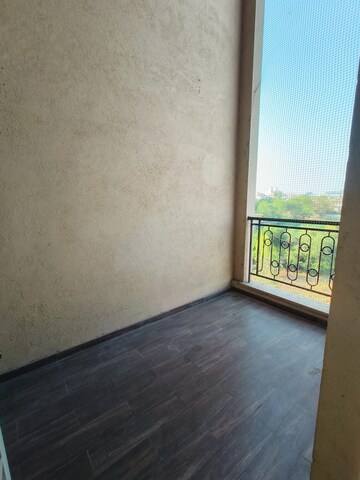 Room in 2 BHK Apartment at Nyati Enchante, Wadgaon Sheri – for Rent