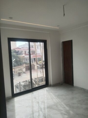 Room in 4 BHK Apartment at Mahesh Nagar – for Sale