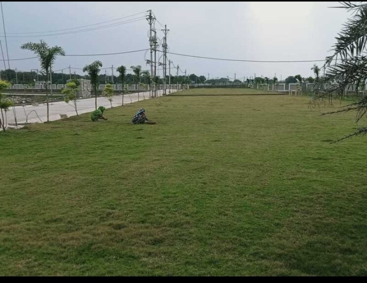 Garden, super corridor  1000 Sq.Yd. Plot In Super Corridor Indore 8233166