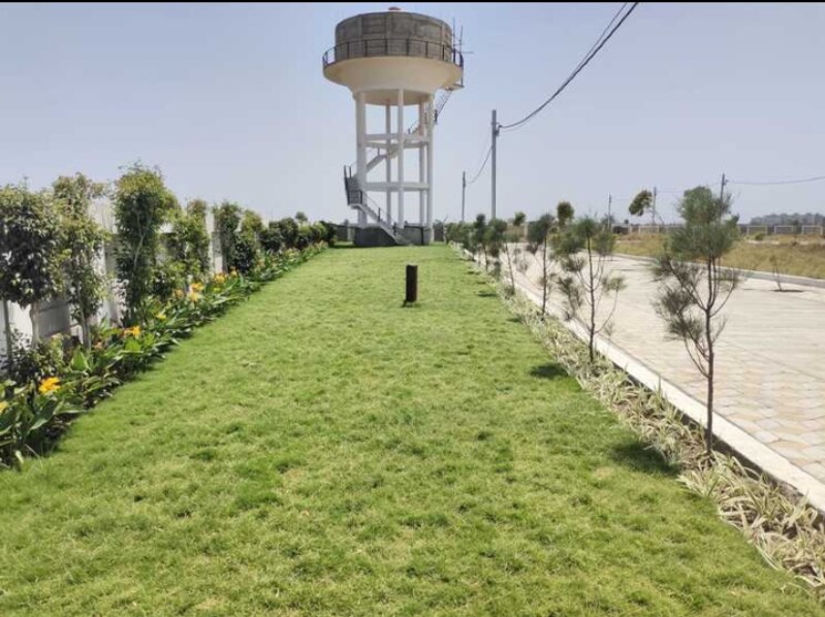 Garden, super corridor  1000 Sq.Yd. Plot In Super Corridor Indore 8233166