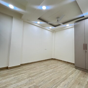 Room in 3 BHK Builder Floor at Chattarpur – for Rent