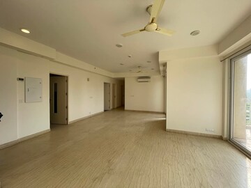 Room in 3 BHK Apartment at Conscient Heritage Max, Sector 102 – for Rent
