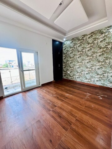 Room in 4 BHK Villa at Omson Nature Valley, Sector 10 Greater Noida – for Sale