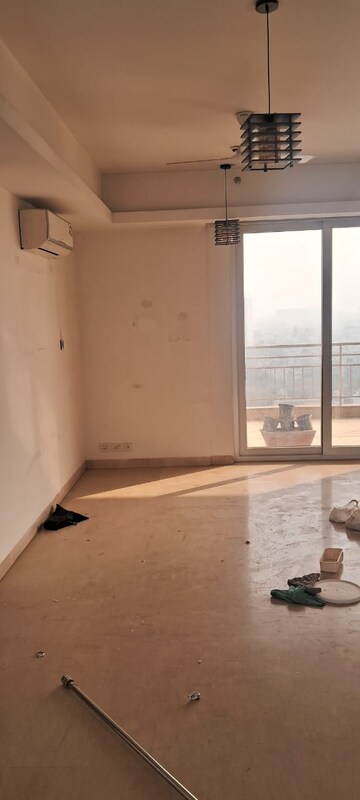 Room in 4 BHK Apartment at Puri Diplomatic Greens Phase I, Sector 111 – for Rent