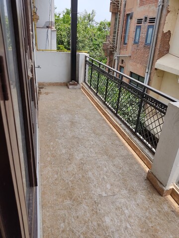Balcony in 1 BHK Independent House at Sector 23 – for Rent