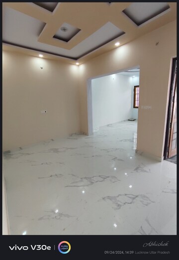 Room in 2 BHK Independent House at Jankipuram Extension – for Sale