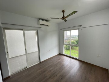 Room in 2 BHK Apartment at Geras Misty Waters, Mundhwa – for Rent