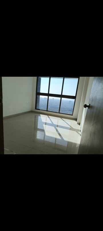 Room in 2 BHK Apartment at Rajesh Raj Infinia, Malad West – for Rent