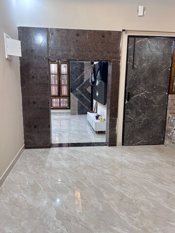 Room in 2 BHK Independent House at Jankipuram – for Sale