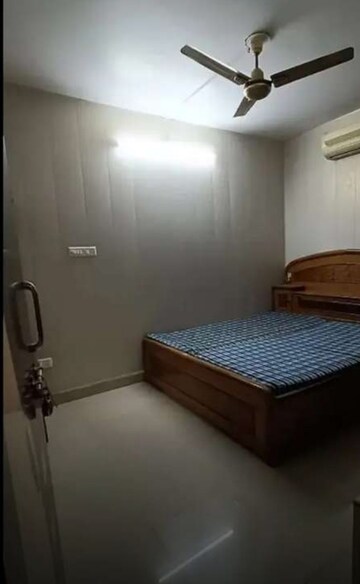 1 BHK Builder Floor For Rent in Aliganj
