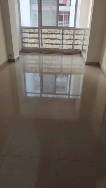 Room in 3 BHK Apartment at Piyush Heights, Sector 89 – for Rent