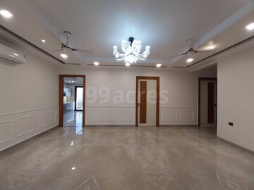 Room in 4 BHK Builder Floor at Parklands, Sector 85 – for Sale