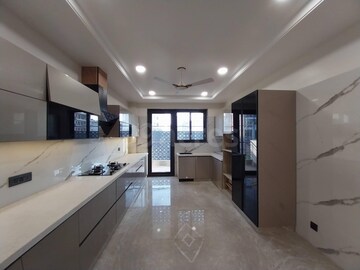 Building Lobby in 4 BHK Builder Floor at Parklands, Sector 85 – for Sale
