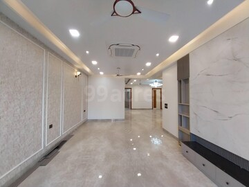 Room in 4 BHK Builder Floor at Parklands, Sector 85 – for Sale