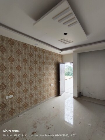 Room in 3 BHK Independent House at Jankipuram Extension – for Sale