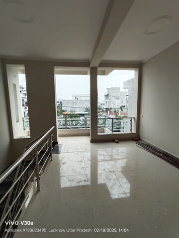 Room in 3 BHK Independent House at Jankipuram Extension – for Sale