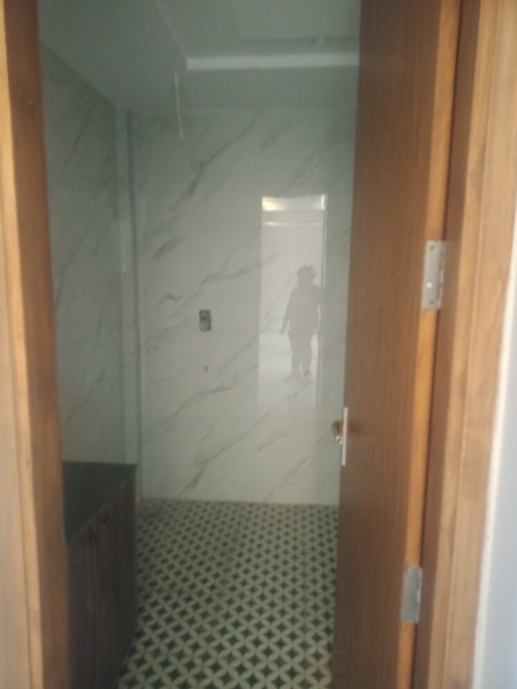 Bathroom, govt-housing-society 3.5 Bedroom 250 Sq.Yd. Builder Floor In Sector 64 Faridabad 8233797