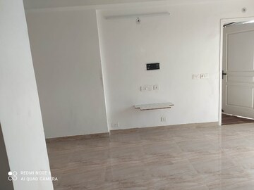 Room in 2 BHK Apartment at Supertech Czar Suites, Omicron I Greater Noida – for Rent