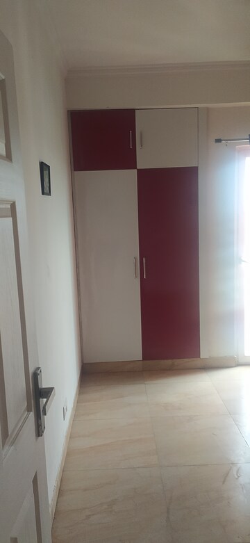 Furnished Amenities in 2 BHK Apartment at Supertech Czar Suites, Omicron I Greater Noida – for Rent