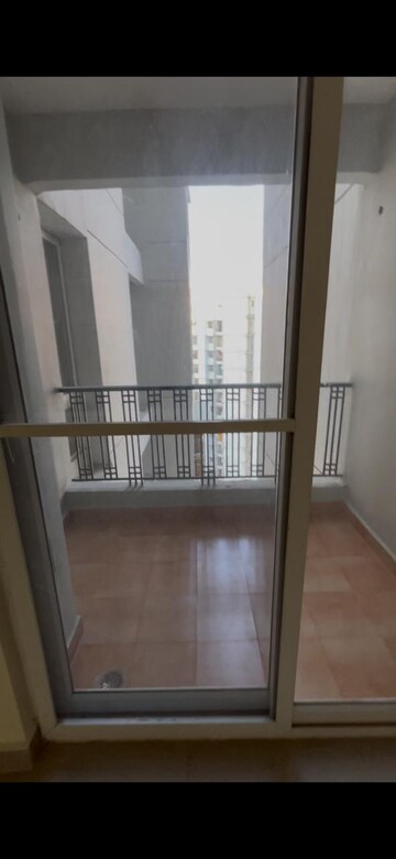 Balcony in 3.5 BHK Apartment at Jankipuram Extension – for Rent