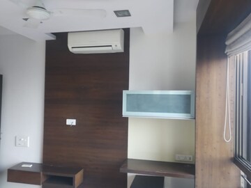 Furnished Amenities in 2.5 BHK Apartment at Oberoi Realty Woods, Goregaon East – for Rent