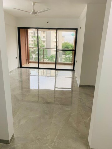 Room in 2 BHK Apartment at Unique Legacy Majestic, Mundhwa – for Rent