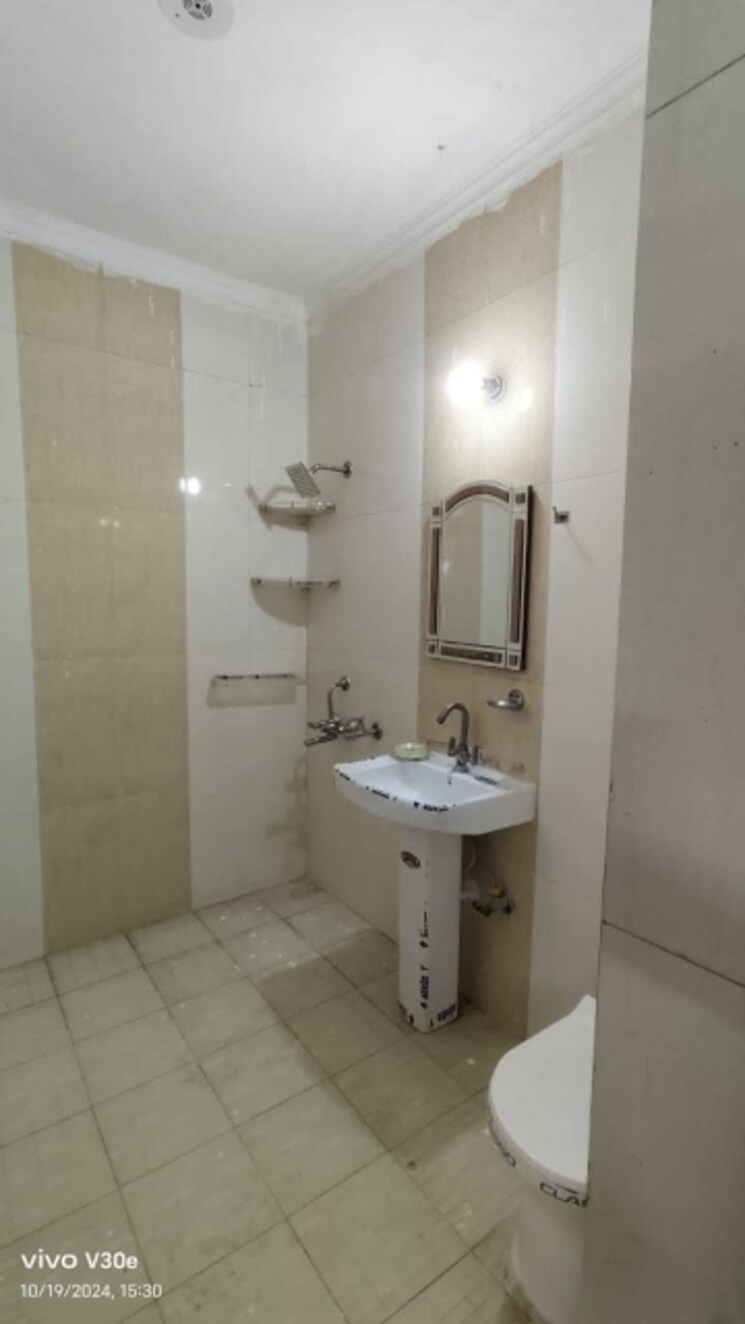 Attached Bathroom, sector 42 4 Bedroom 2000 Sq.Ft. Builder Floor In Sector 42 Faridabad 8233895