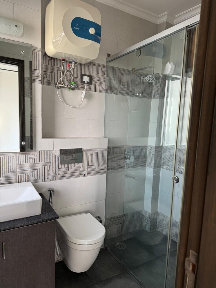 Bathroom, dlf phase i 4 Bedroom 2100 Sq.Ft. Builder Floor In Dlf Phase I Gurgaon 8233890