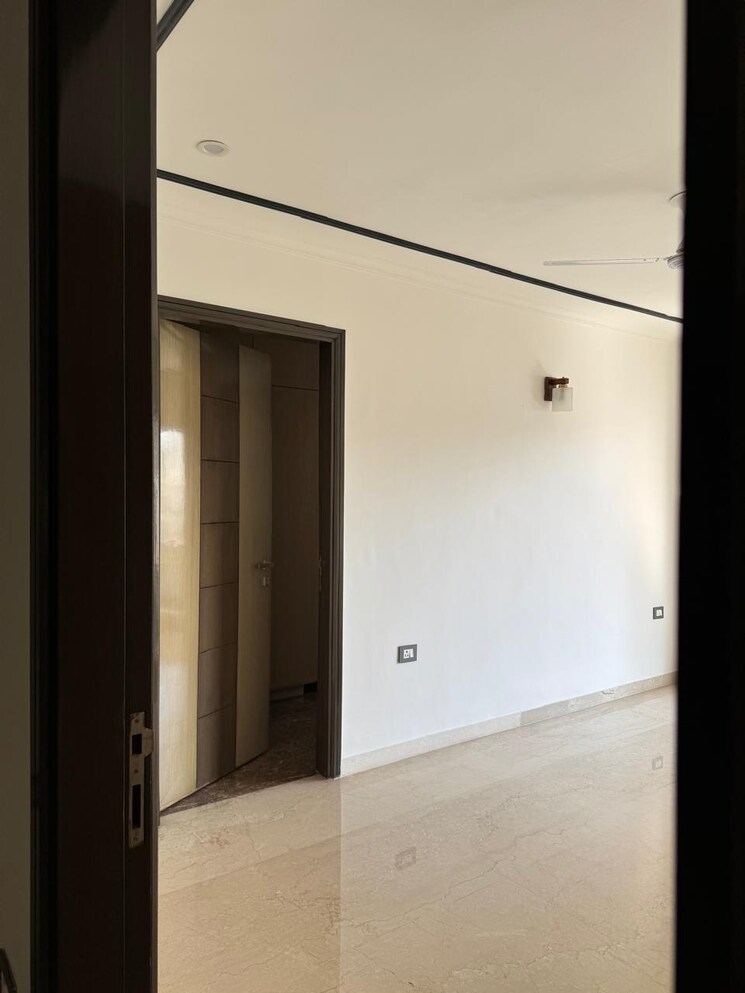 Room, dlf phase i 4 Bedroom 2100 Sq.Ft. Builder Floor In Dlf Phase I Gurgaon 8233890