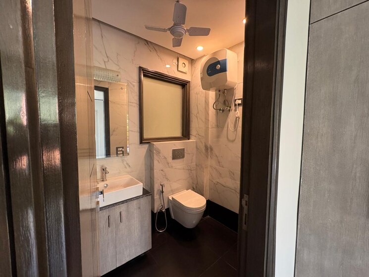 Bathroom, dlf phase i 4 Bedroom 2100 Sq.Ft. Builder Floor In Dlf Phase I Gurgaon 8233890