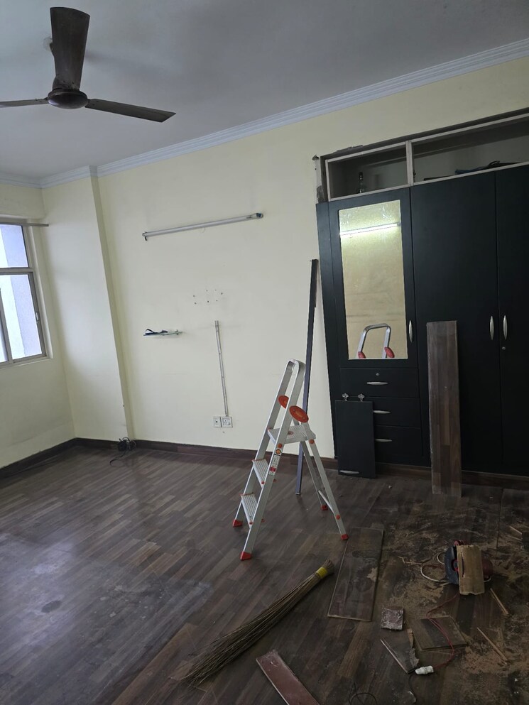 undefined, saviour-greenisle 3.5 Bedroom 1800 Sq.Ft. Apartment In Sain Vihar Ghaziabad 8234017