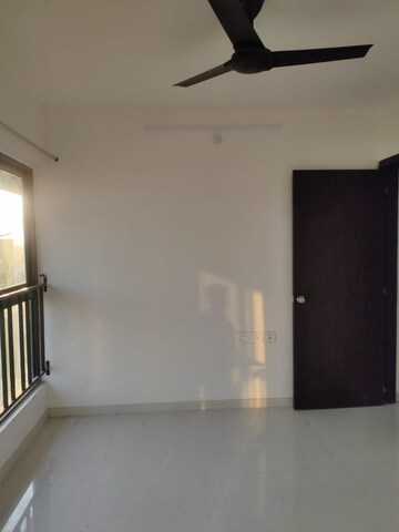 Room in 2 BHK Apartment at Keshav Leela Polaris, Mundhwa – for Rent