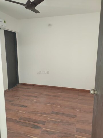 Room in 2 BHK Apartment at Keshav Leela Polaris, Mundhwa – for Rent