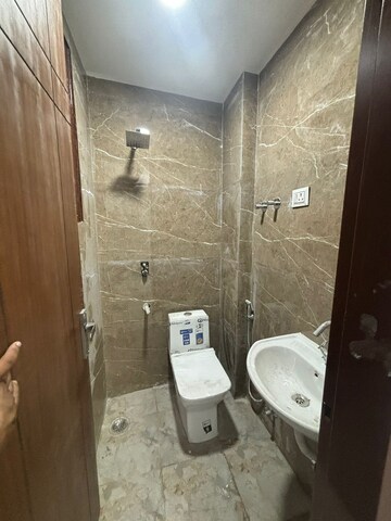 Bathroom in 1 BHK Apartment at Vikas Puri – for Rent
