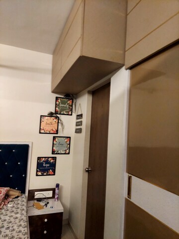 Master Bedroom in 1.5 BHK Apartment at Dosti Oak, Kolshet Industrial Area – for Rent