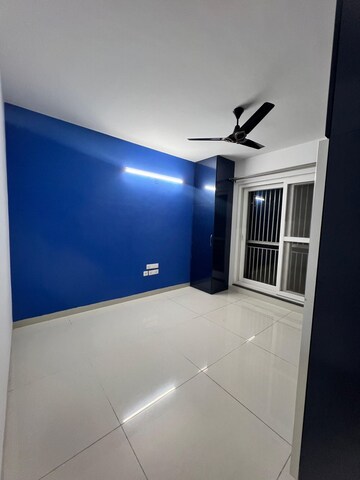 Room in 3 BHK Apartment at SNN Raj Grandeur, Bommanahalli – for Rent