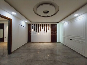 Room in 4 BHK Builder Floor at Green Fields Colony – for Sale